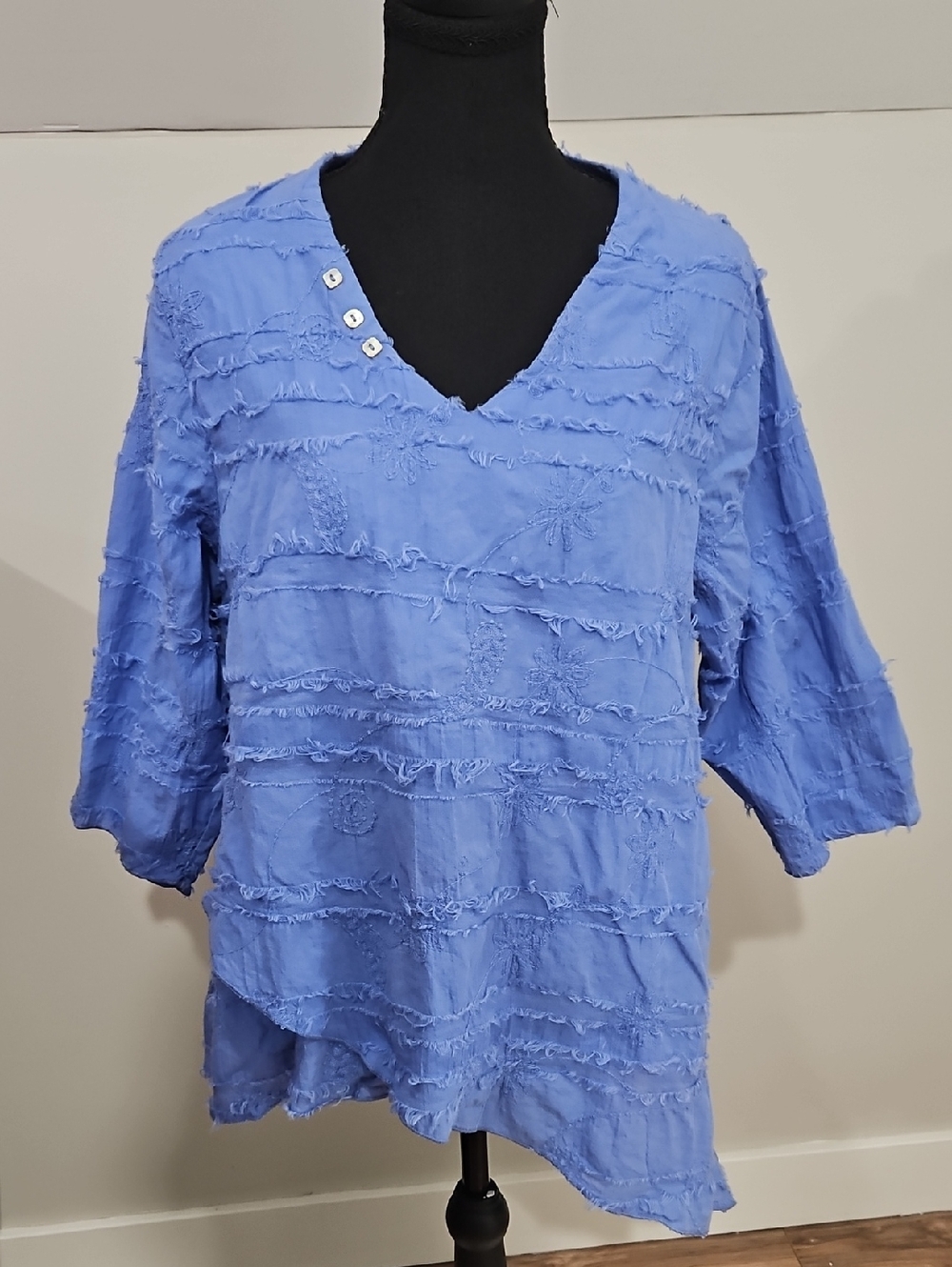 LULU B Blue Women's Textured V-Neck Tunic Top. Size L